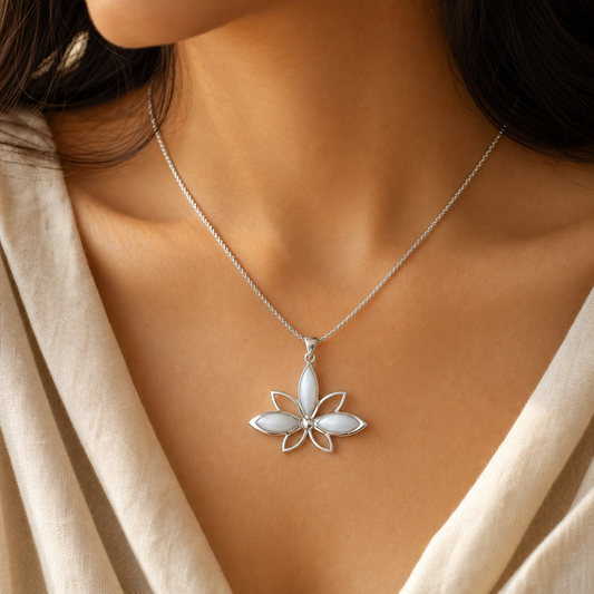 Aurgat Petals Fly Silver Pendant