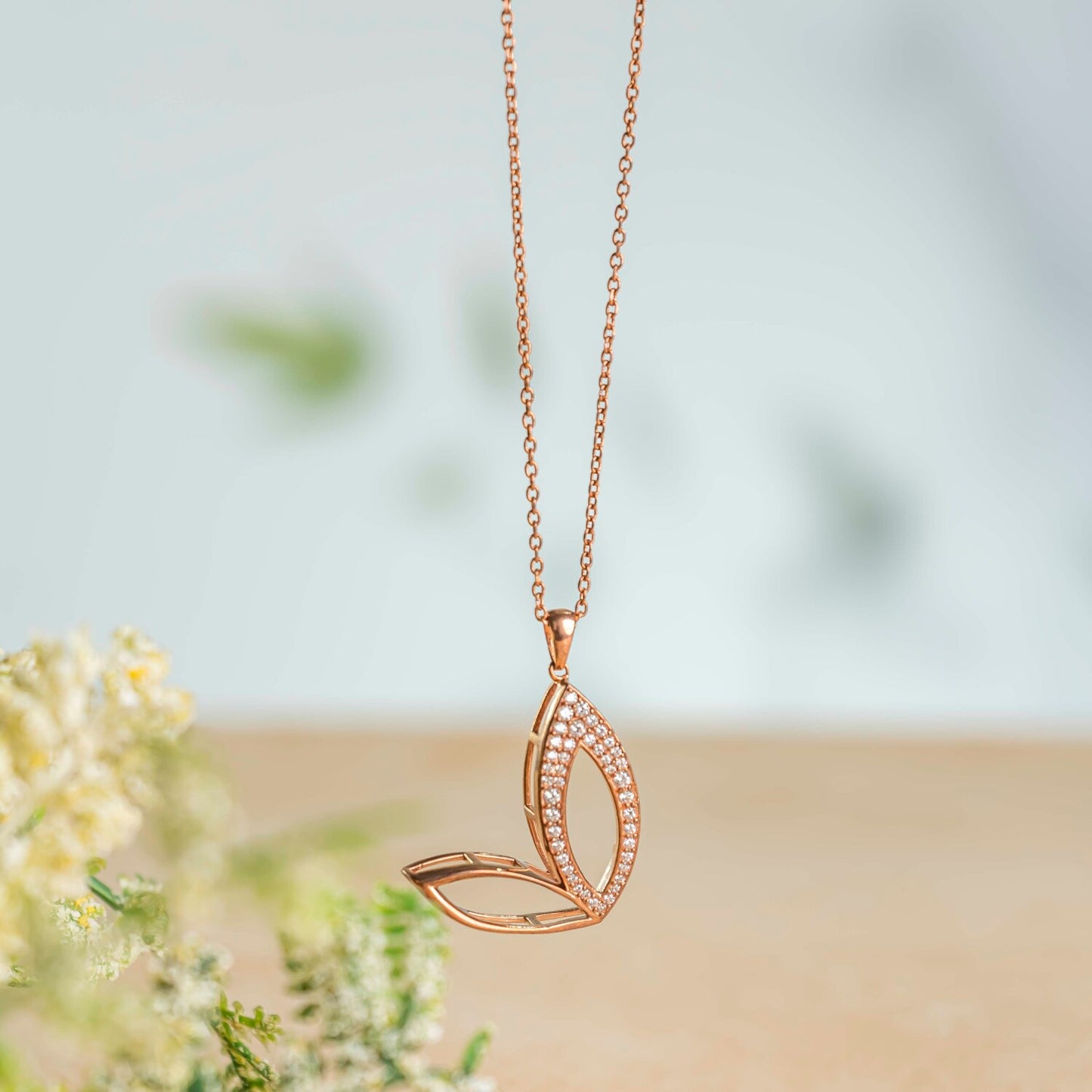 Aurgat Queenly Tea Leaf Drop Rose Gold Pendant