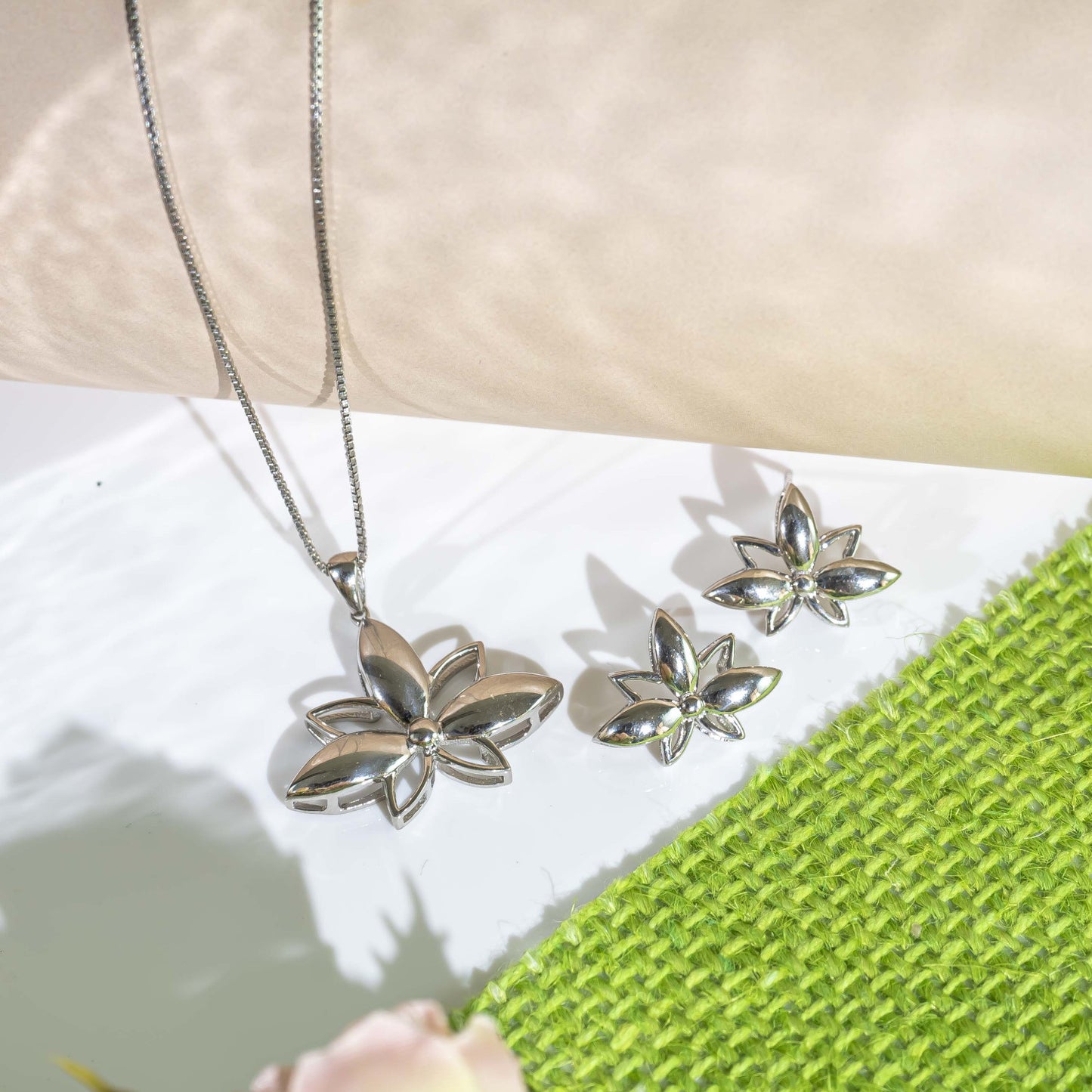 Aurgat Petals Fly Sterling Silver Pendant Set
