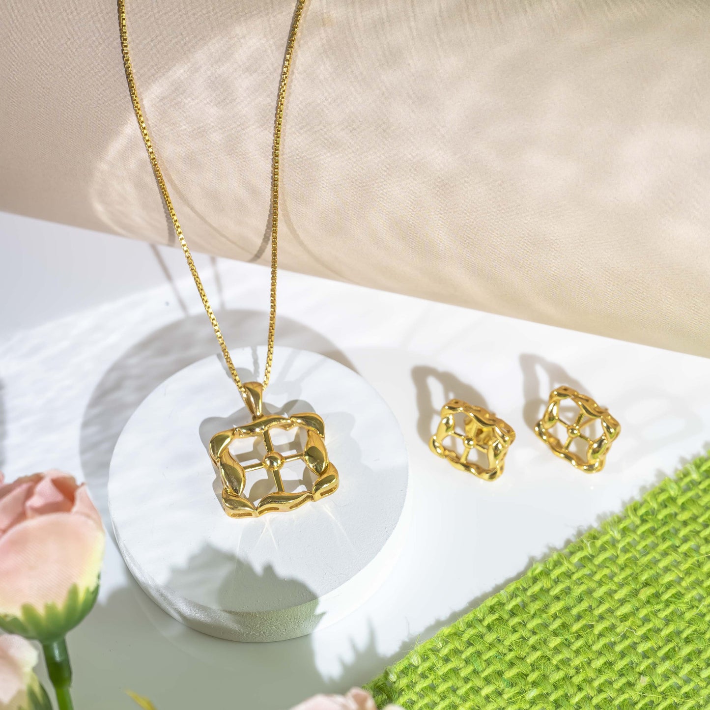 Aurgat Window of Wisdom 18K Gold Plated Pendant Set