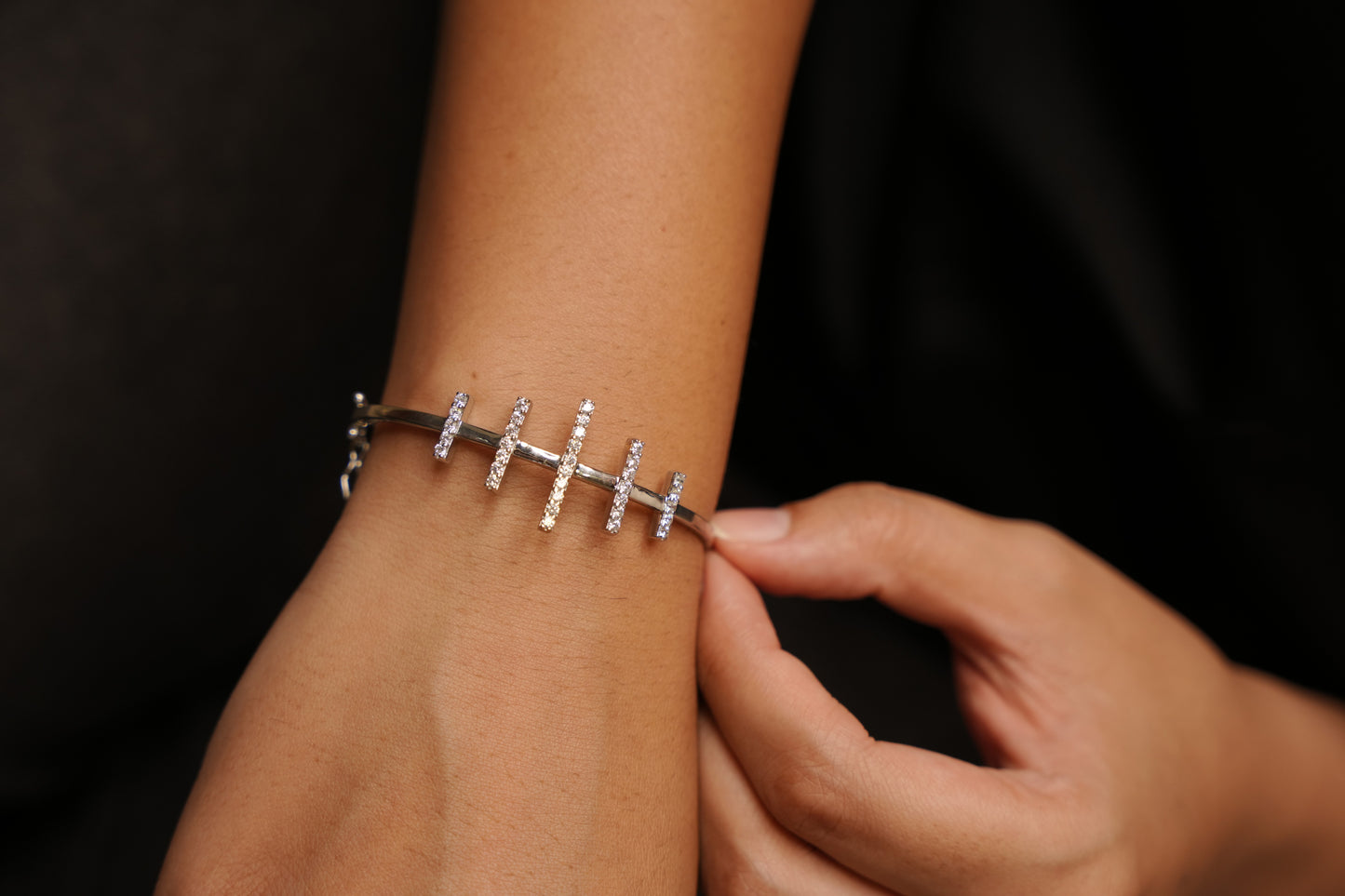Aurgat Sterling Silver Zirconia Bangle Bracelet