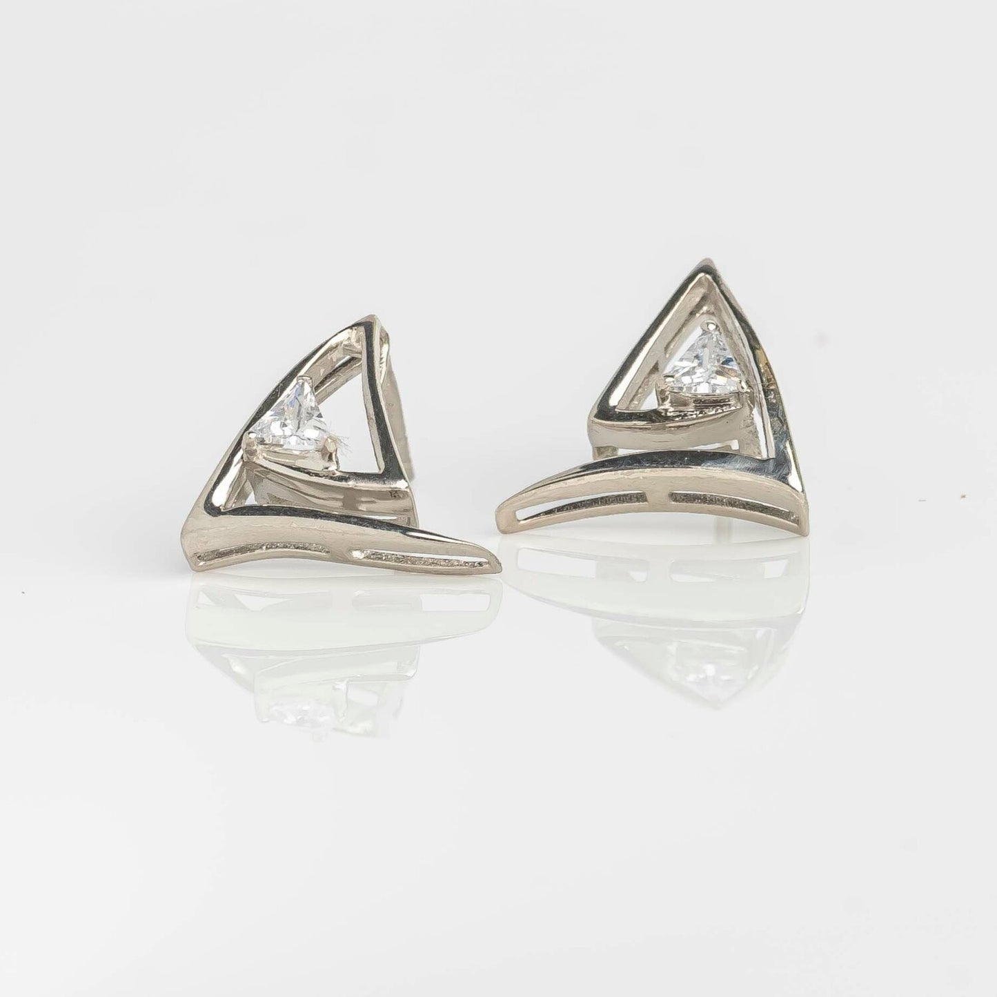 Aurgat Trapped Solitaire Solitaire Silver Earrings