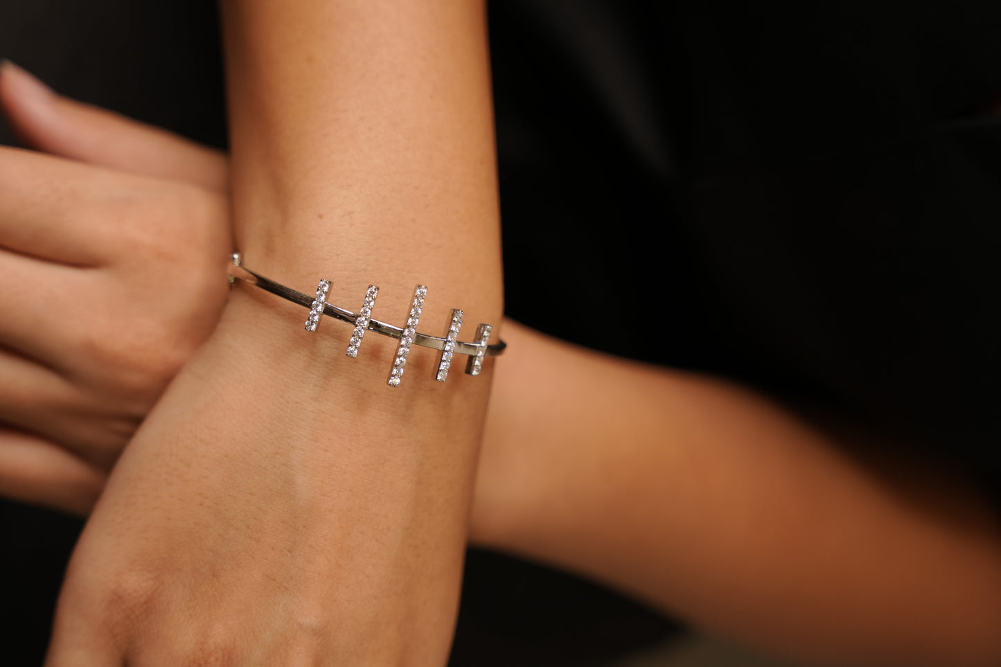 Aurgat Sterling Silver Zirconia Bangle Bracelet
