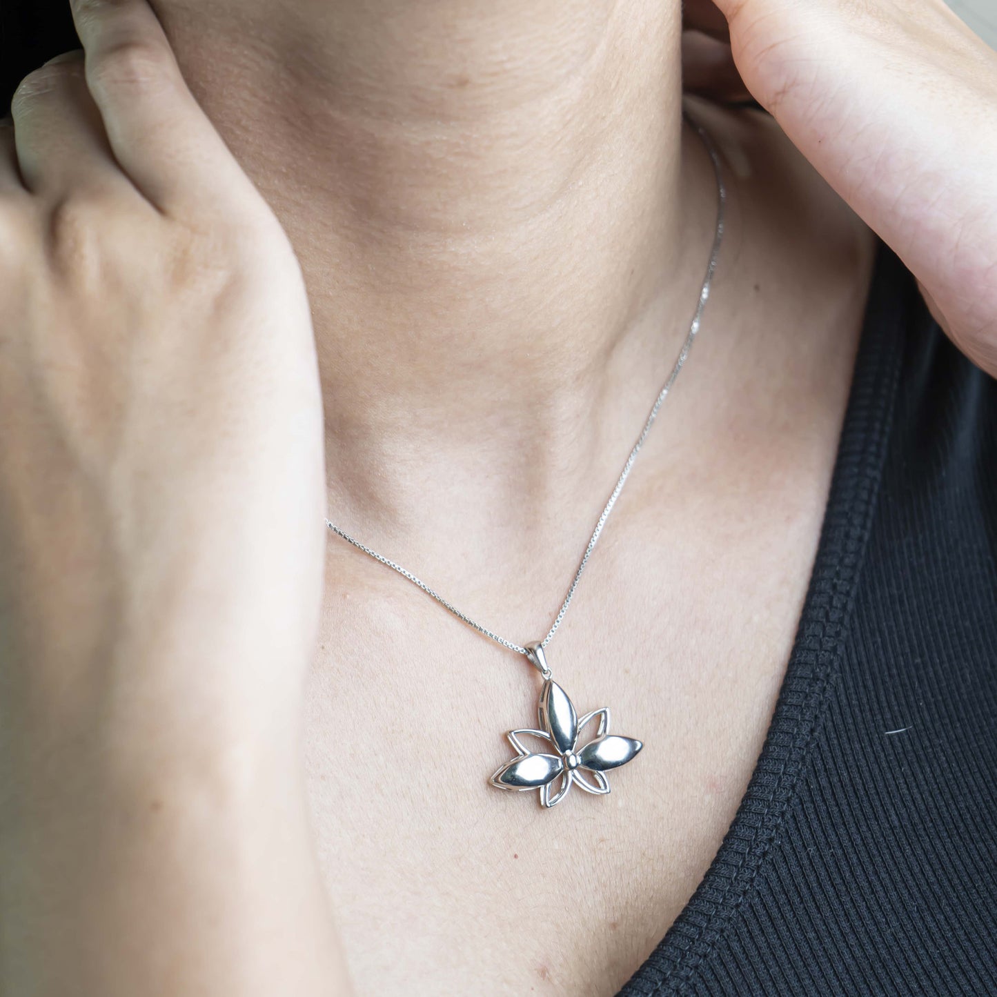 Aurgat Petals Fly Silver Pendant