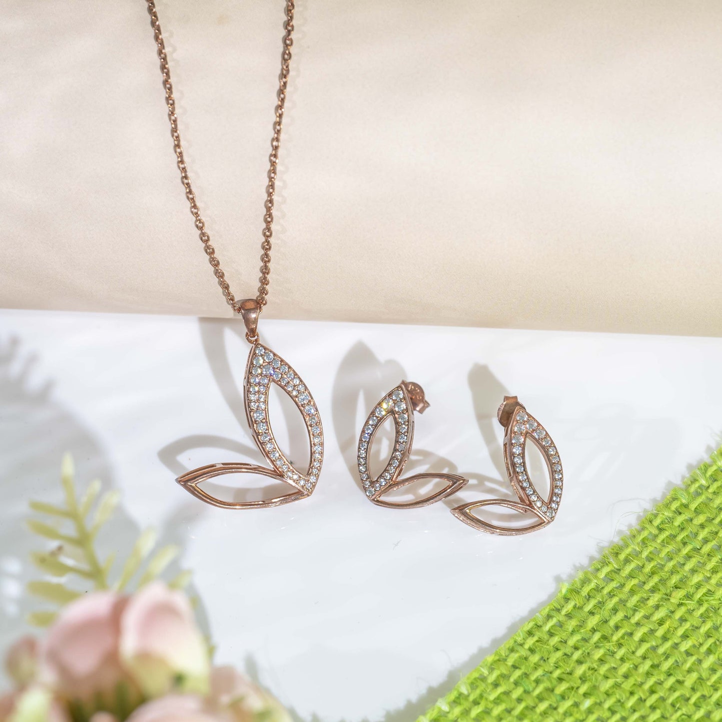 Aurgat Queenly Tea Leaf Drop Rose Gold Pendant Set